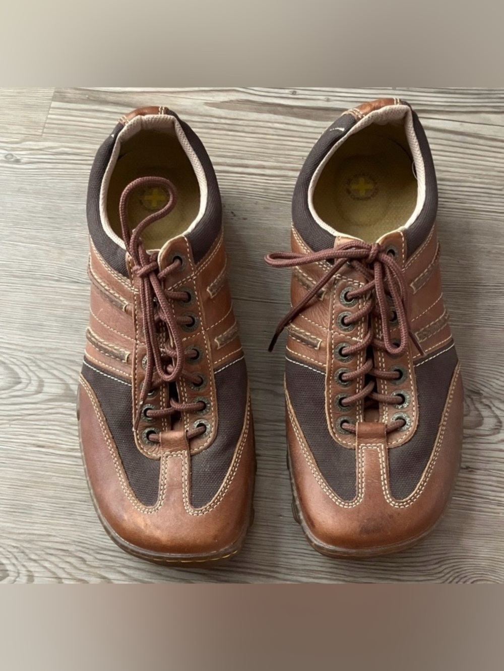 DR MARTENS Men's Casual two tone brown Leather lace shoes. Sz 11. Worn once